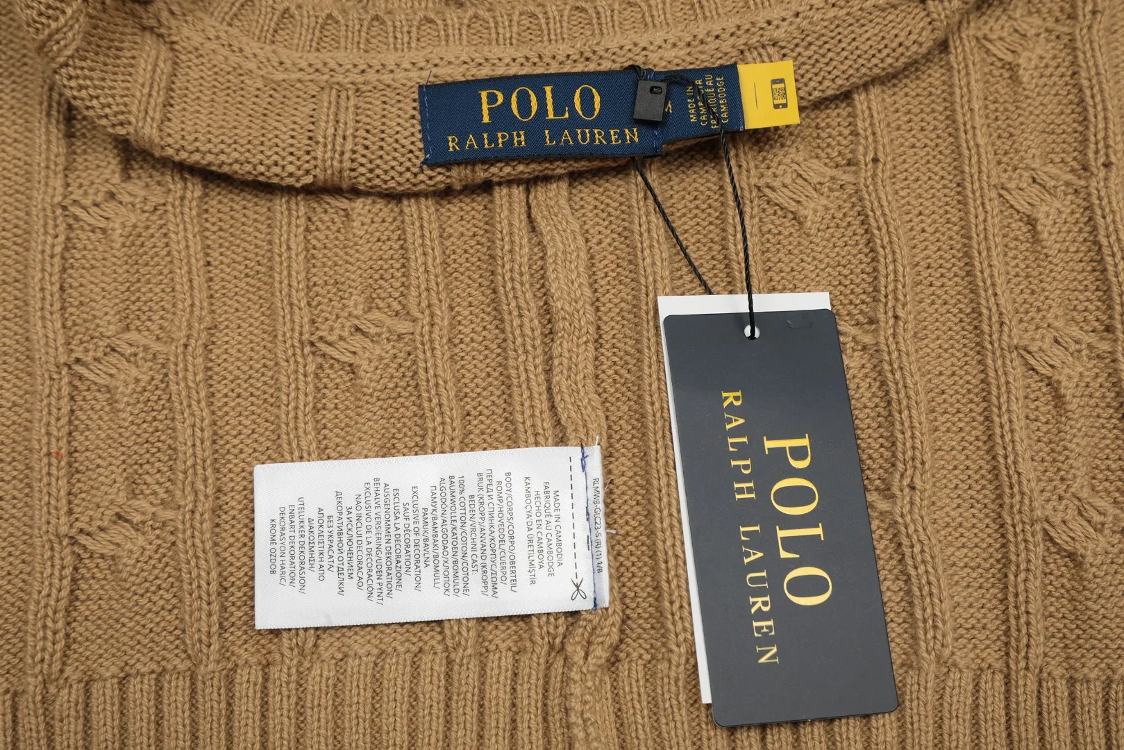 P220 Top quality" Style number: DS012# (not off the shelves all year round) [Ralph Lauren round neck solid color pony embroidered logo twist knitted sweater] ✅Ralph Lauren Ralph Lauren classic basic versatile unisex knitted pullover round neck sweater ✅Main supplier platform live broadcast Wholesale entity Replenish when out of stock Not off the shelf ✅ZP quality 1:1 version Scan the code to enter the GF website Counter quality ✅Detailed quality is the only one in Guangzhou Imported quality cotton yarn, focusing on high-end, cost-effective, good quality needless to say ✅The version is restored to the original order, the maximum size can be worn up to 190 pounds, loose, comfortable and stress-free ✅The upper body is simple and easy to match, ootd must-have style, good-looking clothes are never picky, a must-have in couples' wardrobes.